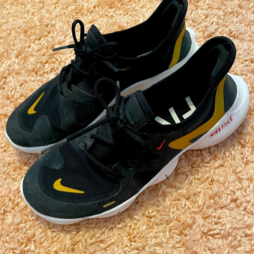 Black Nike free running shoe women’s size 7